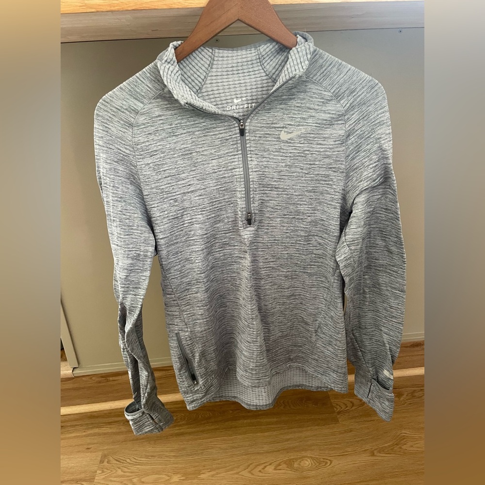 Nike dri-fit 1/4 zip - Picture 3 of 7